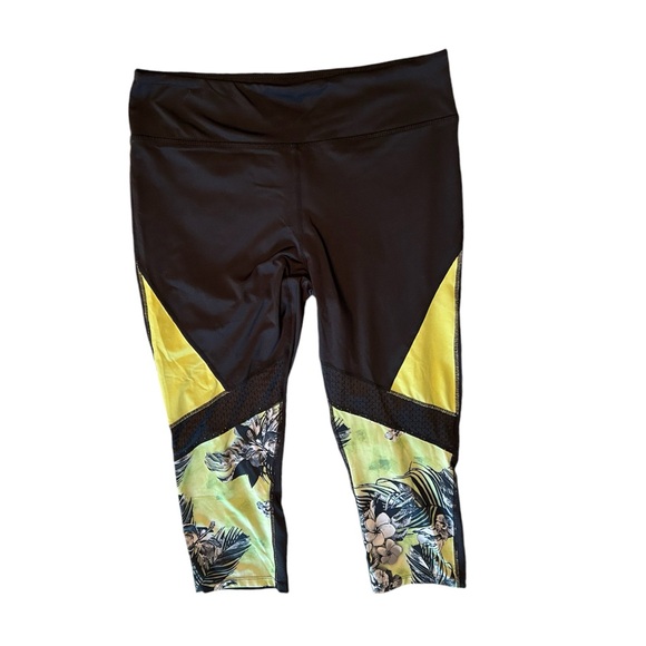 Jessica Simpson Black Floral Capri Workout Leggings - Picture 2 of 7